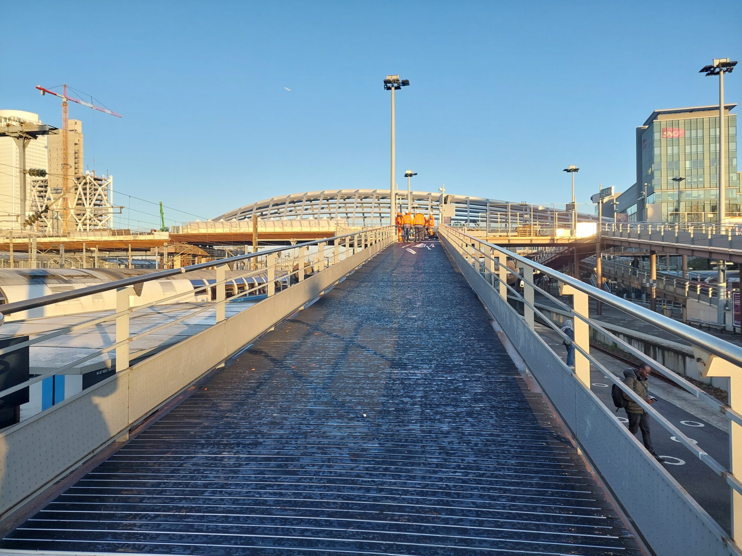 Station with RUBBY decking (France)