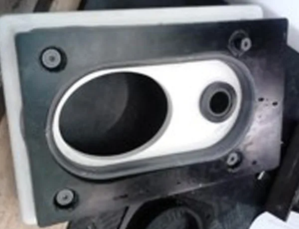 Gun port seal
