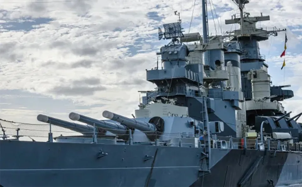 bâtiment navire de guerre